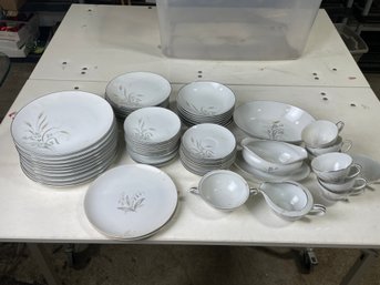 Large Japanese Porcelain Dinnerware Set, 50 Pieces, Wheat Pattern, Circa 1960s