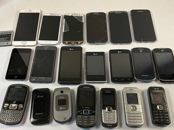 Older Models Cell Phone Lot (Untested - Some Damaged Screens) Nokia, LG, Samsung, Apple IPod, Etc. Ref: UH