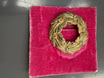 Vintage Gold-tone Wreath Brooch By The Brand Lieba