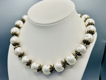 Beautiful Chunky Faux Pearl Necklace - P3