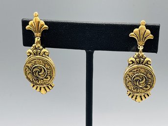 Vintage Gold Tone Clip-on Earrings - CL3