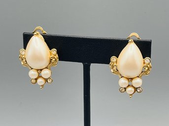 Vintage Pearl Cluster Clip-on Earrings - C1