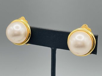 Vintage Pearl Button Clip-on Earrings - C2