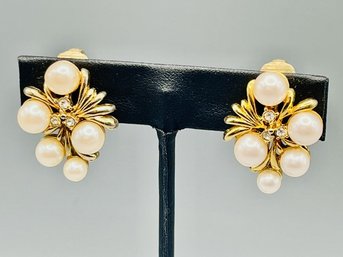 Vintage Pearl Gold Tone Clip-on Earrings - C3