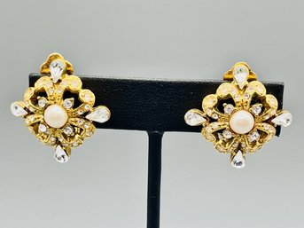 Stunning Vintage Gold Tone Pearl & Rhinestone Clip-on Earrings - C4