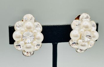 Vintage Cluster Pearl Gold Tone Clip-on Earrings - C5