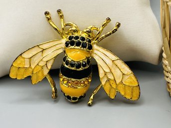 Sweet Vintage Gold One Bee Brooch/Pin