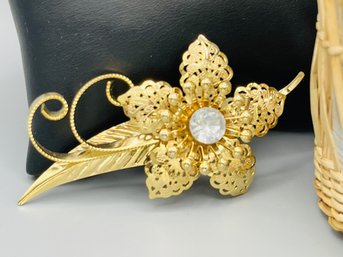 Vintage Gold Tone Filigree Flower Brooch/Pin