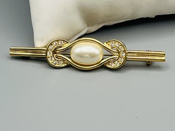 Vintage Rhinestone & Faux Pearl Brooch/Pin