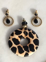 Lot Of 2 Pieces Of Vintage Estate Jewelry - Black Onyx Drop Gold Tone Earrings & Leopard Print Hoop Pendant