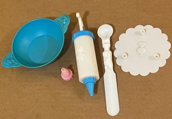 Vintage Pillsbury Playthings Bake & Decorate Kit 1975
