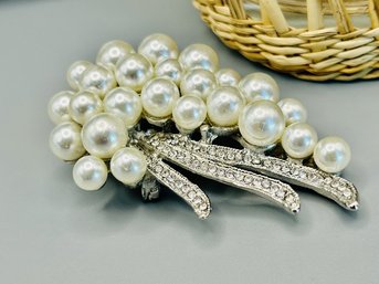 Vintage Faux Pearl & Rhinestone Cluster Brooch/Pin - B22