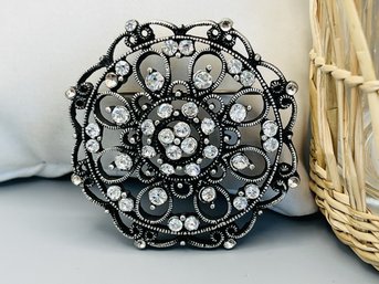 Vintage Style Filigree Rhinestone Brooch/Pin
