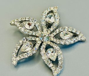 Vintage Monet Signed Crystal Rhinestone Flower Brooch/Pin - B16