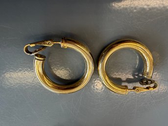 Vintage Trifari Dold-tone Tubular Hoop Earrings Featuring A Clip-on Closure