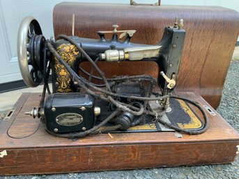 Antique 1930s Whippet Table Top Stenciled Sewing Machine In Veneer Wood Case