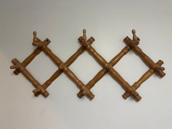 Vintage-style Expandable Accordian Coat Rack Featuring A Faux Bambpp Design Or Turned Spindles
