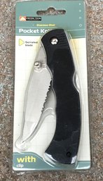 New Ozark Trail Serrated Edge Pocket Knife