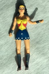 Vintage 6' DC Comics Universal Studios Wonder Woman Bendable Posable Action Figure