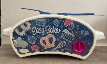 Easy-Bake Ultimate Oven Creative Baking Toy
