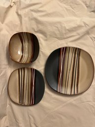 Hometrends Set Of 4 Salad Plates, Soup Bowl & Dinner Plate
