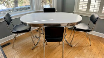 A Retro 5-piece Oval Dining Table Set With Four Chairs