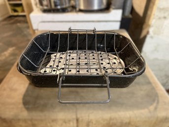 Enamel Roasting Pan With Easy-Lift Cradle