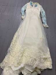 Vintage Small Lace Wedding Dress Good For Restoration Or Recycling The Material