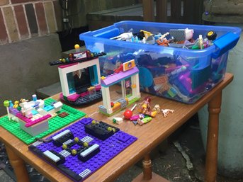 Tote Lot Of Mixed Vintage Lego Sets / Parts / Minifigs