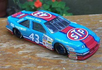 1992 NASCAR Racing Champions STP #43 Richard Petty 1:43 Scale Pontiac Stock Car Die-Cast Metal Model