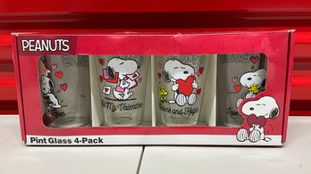 Peanuts Snoopy Valentine's Day Theme Glass Pint Glass Tumblers Set/4 NEW Ref: LM