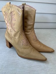 Vintage Tan Leather Western Style Woman Size 8 Half B Side Zipper Pointed Toe Stacked Block Heel Unused