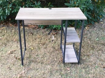 Nice Little Apartment Sized Student / Computer Desk