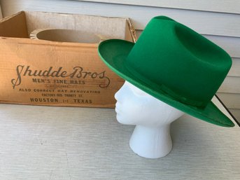 Vintage Vibrant Green Felt Western Style Hat By Shudde Bros Houston Texas In Original Box