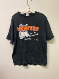 Vintage Hooters Atlantic City Mens Dual Sided T Shirt Size Xl