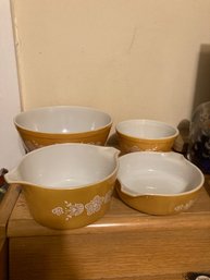 Lot Of 4 Vintage Pyrex Bowls