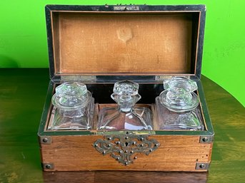 Vintage/Antique Oak Liquor Travel Case With Decanters