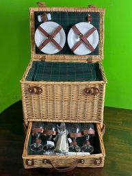 PicnicPlus Picnic Basket Set With Serving Ware & Insulator