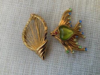 2 Retro Gold Tone Costume Brooches Of Jelly Belly Angel Fish And Wire Wrapped Sea Shell