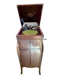 Working Antique Victrola Hand-Crank Phonograph In Cabinet With Extra Needles & Records
