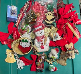Vintage Christmas Decorations With Red Bows