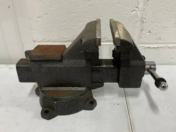 Vintage Columbian D6 6-Inch Heavy Duty Bench Vise W/Swivel Base, Pipe Jaw & Anvil Ref: JPH (NO SHIPPING)