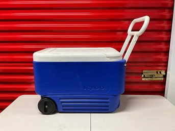 Igloo Wheelie Cool 38 Quarts Blue & White Cooler
