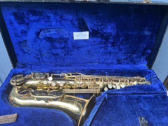 Armstrong 3000 Saxophone Wind Brass Instrument With Case