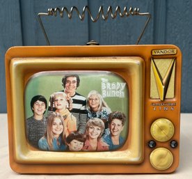Vintage Vandor Brady Bunch Metal TV Set Lunch Box Style Collectible Tin