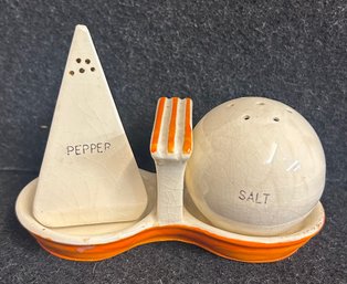 1939 New York World's Fair Shaker Set