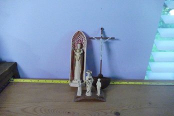 Small Lot Of Religious Pieces - Plastic - Lot 292