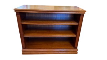 A Well Constructed Adjustable Shelves Bookcase