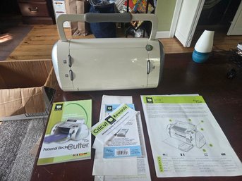 CRICUT Personal Electronic Cutter Machine For Scrapbooking, Paper Crafts, And Other Crafting Projects Mint