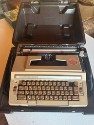 Vintage Smith Corona Sterling Cartridge Electric Typewriter & Case